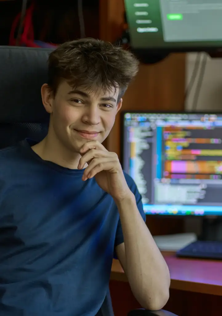 Apprendre python enfant, un enfant qui apprend python