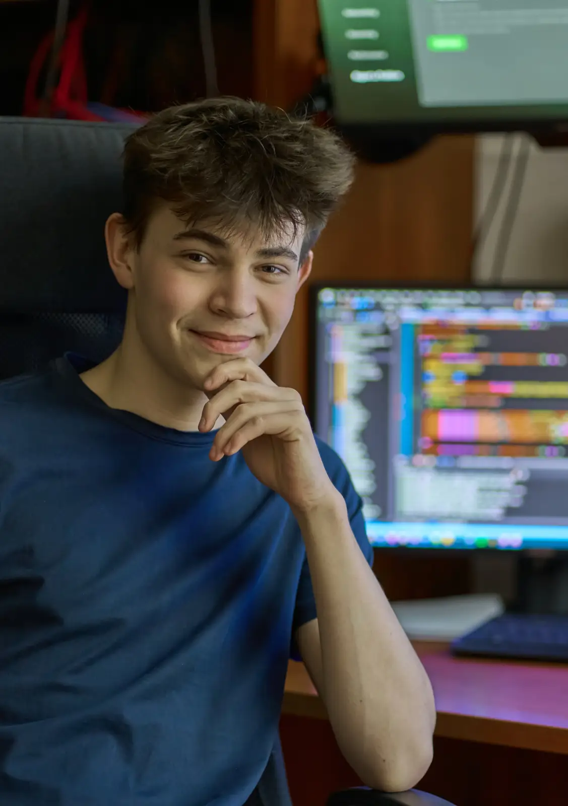 Apprendre python enfant, un enfant qui apprend python